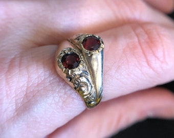 Vintage 10k Yellow Gold Carved Garnet Ring