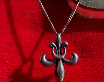 Fleur de Lis Pin