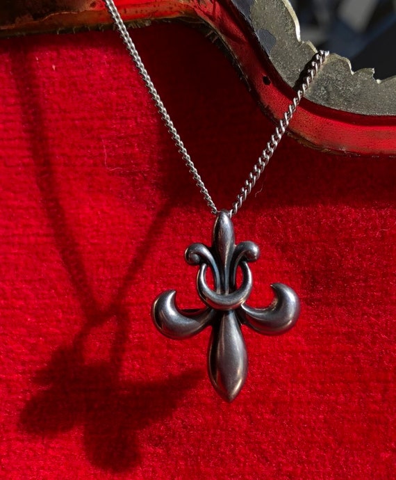 Fleur de Lis Pin