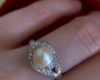 Antique White Gold Pearl Ring with Diamonds