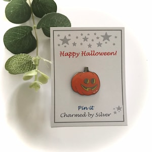 Przypinka z emalii z dynią na Halloween – Wesołego Halloween