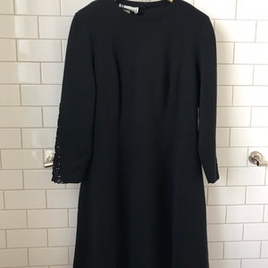 Kleine schwarze 1970er Jahre Vintage Kleid, Hopewell sz M/L