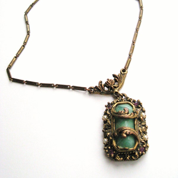 Antique Gold and Jade Pendant Necklace