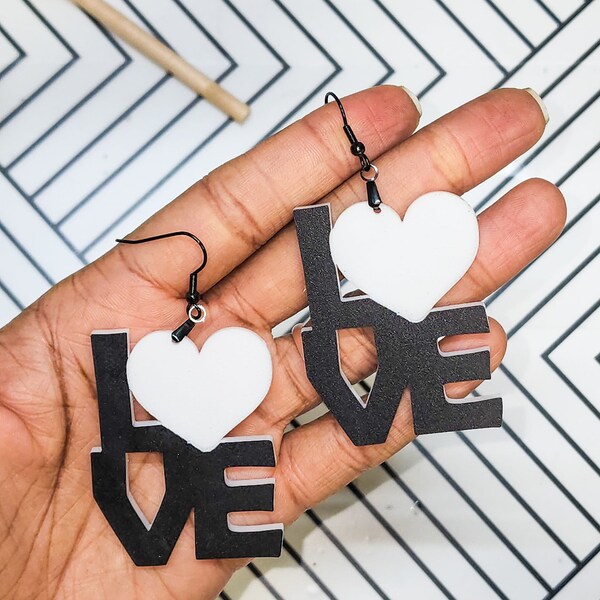 Pendientes Black & White LOVE / Black History Month / Black Lives Matter / Juneteenth / Pendientes cortados con láser