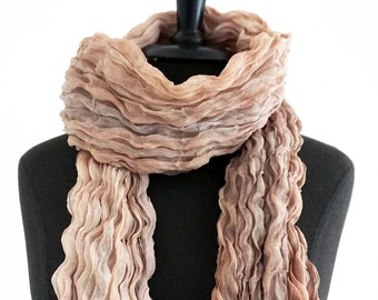 PLEATED BATIK SCARF Plissee crashed brown beige