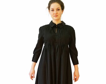 EMPIRE PLEATS DRESS with high waist in white, black and green