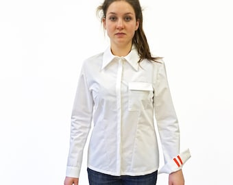 WAISTED BLOUSE with pocket, hidden buttons and screen print
