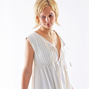 PLEATS DRESS empire, high waist, A-line in white, green and black