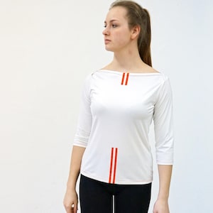 T-SHIRT No.5 with 3/4 sleeves, U-Boat neck, red stripes, screen print