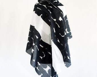 SCARF "BRUSH STROKES" made of organic cotton batiste, white black