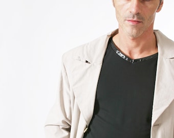 MEN T-SHIRT with V-neck in black