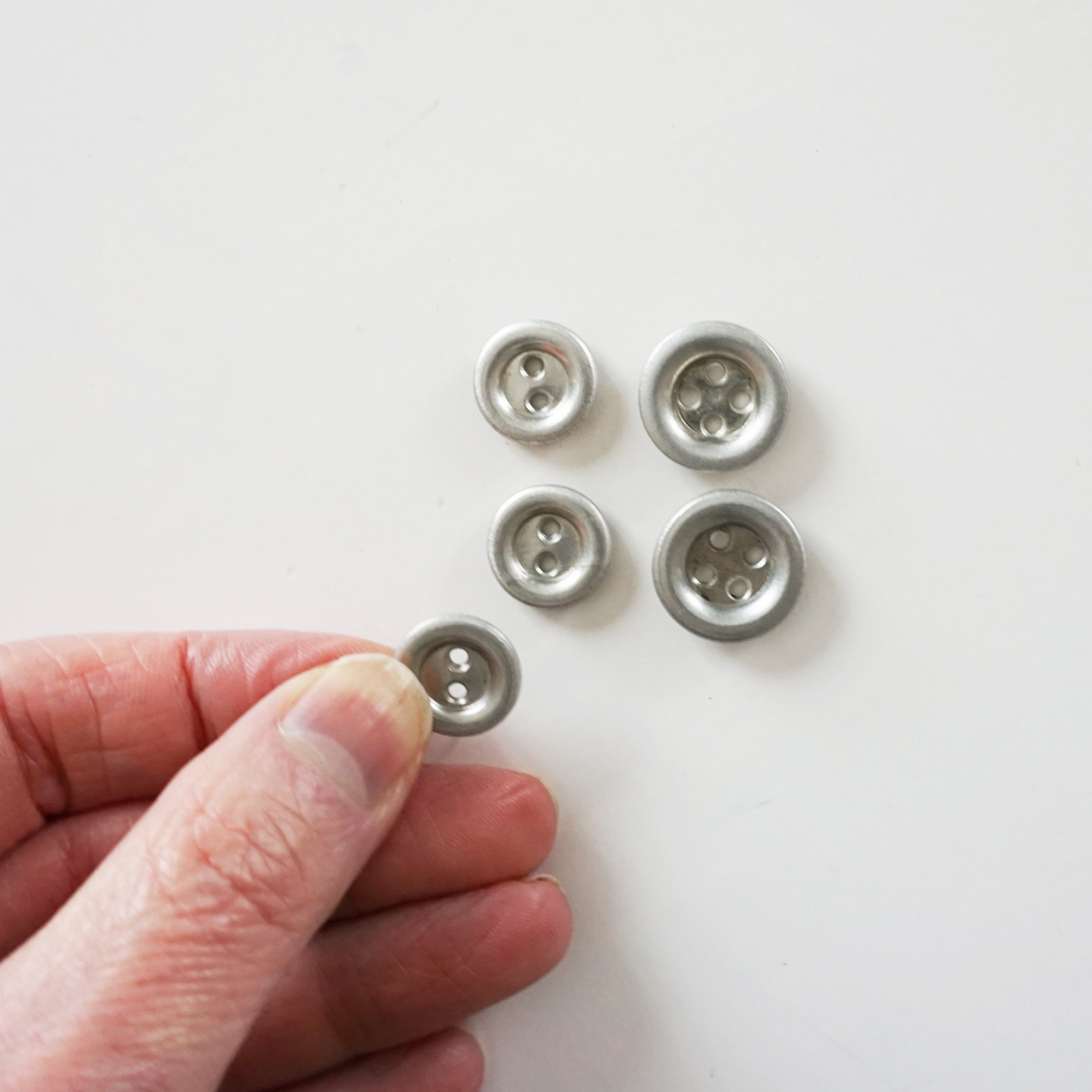 VINTAGE METAL BUTTONS From 1930s/1940s 2-hole 4-hole Silvery