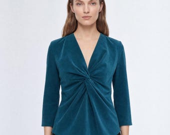 Elegant women's blouse with center-front draping - pleats details
