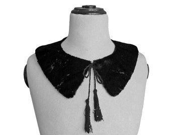 FUR COLLAR with tassel and beads in white and black