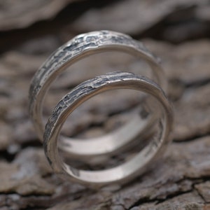 Alianças de casamento combinando em casca de madeira e prata, 4 mm e 2,5 mm de largura, inspiradas em árvores da floresta, BE174