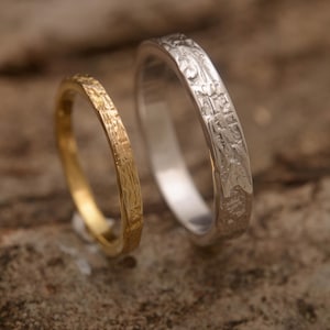 Conjunto de alianças de casamento combinando: Anéis de prata de lei banhados a ouro e platina (4 mm e 2 mm de largura) BE251 | 15% de desconto na promoção anual