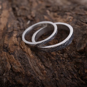 Set di fedi nuziali ispirate alla natura, anelli di corteccia di legno in argento sterling, 2 mm e 4 mm di larghezza, BE193 immagine 4