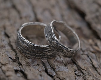 Rustic wood bark silver wedding band set, his & hers tree rings, 8mm and 5.5mm wide nature inspired bridal set, BE172
