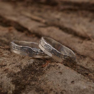 Paare Ehering Set, rustikale Holzrinde Design aus Sterling Silber, 5 mm breit BE267