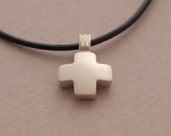 Collana con ciondolo a croce minuscola e delicata per donna in argento sterling ST673a