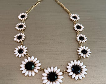 Vintage 70’s-80's White with Black Daisy Bib Necklace