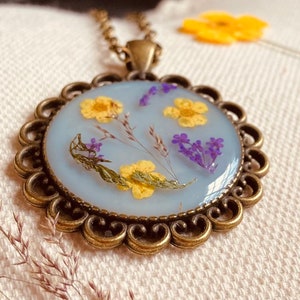 Pressed flowers pendant, Nature inspired Jewelry, botanical jewelry, dried flowers in Resin Necklace, gift, gift for her FREE SHIPPING