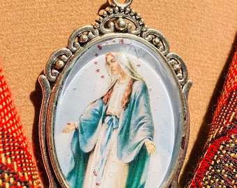 Lieflijke mooie Maagd Maria hanger, tedere rustgevende Moeder Gods hanger, prachtige fijn afgewerkte Maria hanger, geschenk