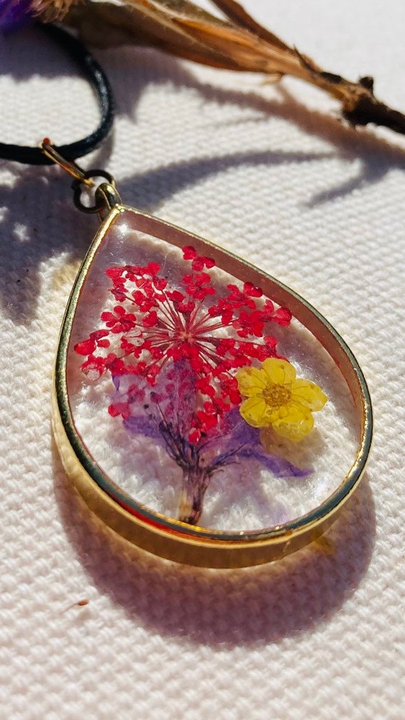 Dried flowers 2024 resin jewelry