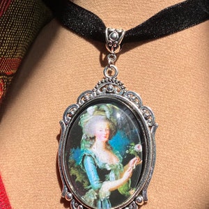 Luxurious velvet Marie-Antoinette choker, 18th century rich jewelry, realistic quality costume jewelry, gorgeous historical cameo pendant