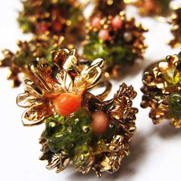 Vintage 1970's Olivine  green peridot with pink coral or faux pearl accent Olivine Nuggets cluster cocktail ring