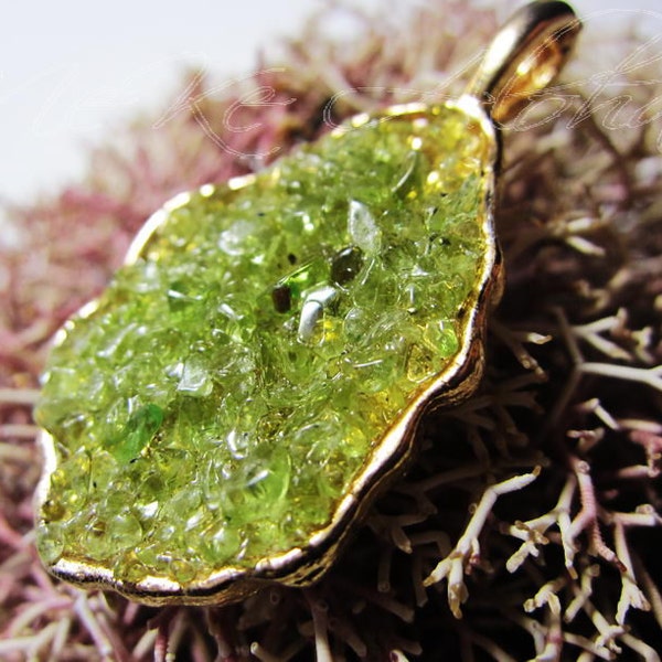 Vintage HAWAII 70s Green Chunky 36mm Olivine Free Form cluster   70s Green Peridot