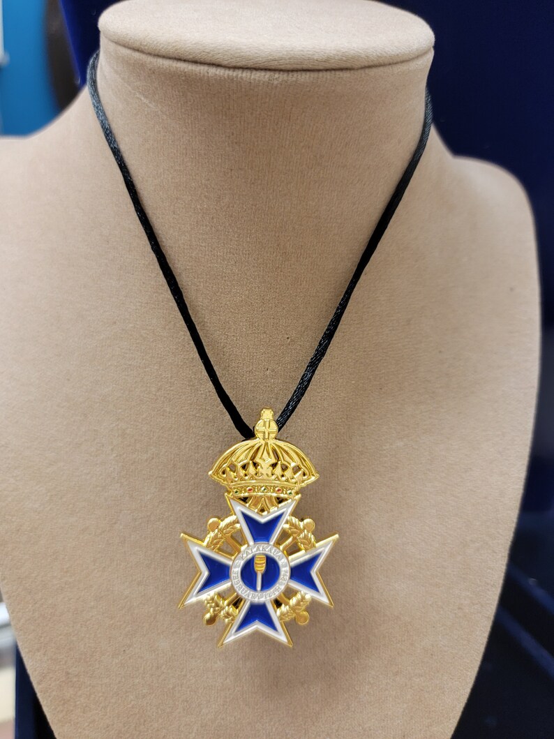 Cross Pendant Pin Crest Alii Kingdom Royal Order of Hawaii King