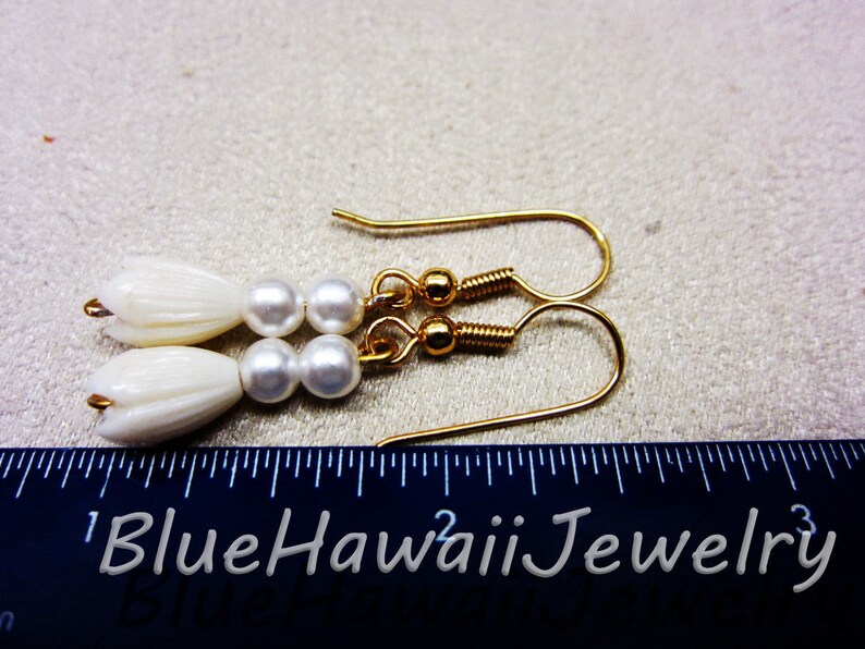 Sweet Wedding Vintage Hawaii Jasmine Flowers Pikake Ivory Carved 3-D Earrings w Wire Earhooks Faux Ivory
