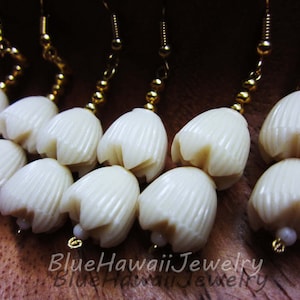 Sweet Wedding Vintage Hawaii Jasmine Flowers Pikake Ivory Carved 3-D Earrings w Wire Earhooks Faux Ivory