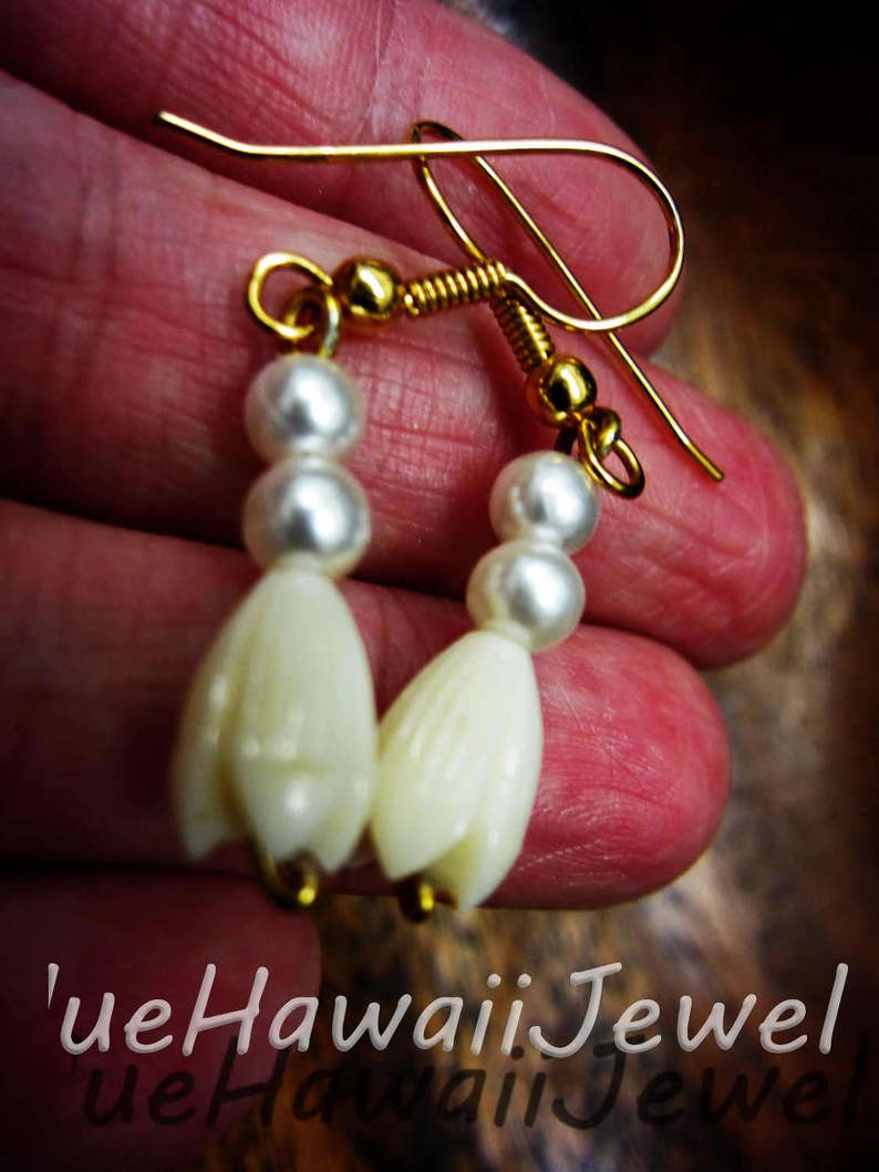 Sweet Wedding Vintage Hawaii Jasmine Flowers Pikake Ivory Carved 3-D Earrings w Wire Earhooks Faux Ivory