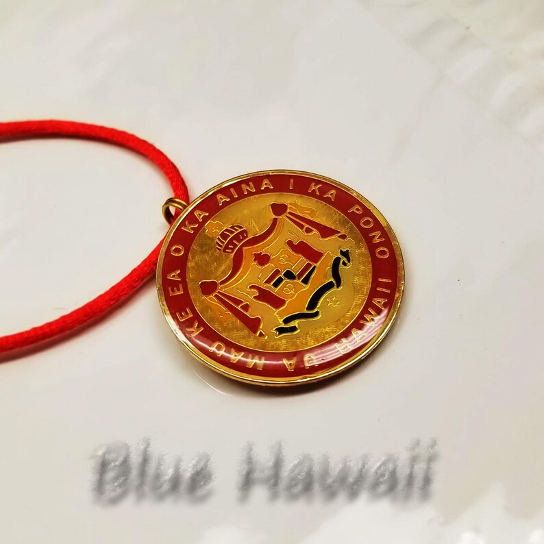 Hawaii Crest Coat of arms-Vintage 1980/'s Pendant 1.5 inches