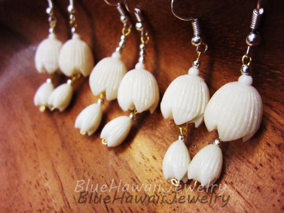 Sweet Wedding Vintage Hawaii Jasmine Flowers Pikake Ivory Carved 3-D Earrings w Wire Earhooks Faux Ivory