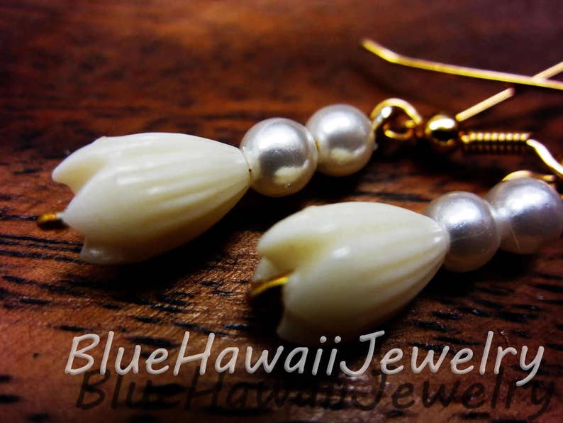 Sweet Wedding Vintage Hawaii Jasmine Flowers Pikake Ivory Carved 3-D Earrings w Wire Earhooks Faux Ivory
