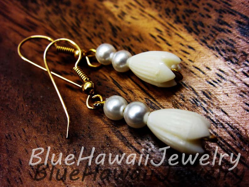 Sweet Wedding Vintage Hawaii Jasmine Flowers Pikake Ivory Carved 3-D Earrings w Wire Earhooks Faux Ivory