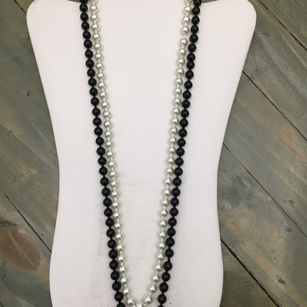 Faux pearl Cookie Lee long strand black/white necklace by CarolinaDreamsbyjen