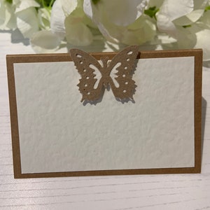 Segnaposto per matrimonio su cui scrivere i nomi degli ospiti - Farfalla rustica a doppio strato - Retro con carta Kraft