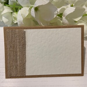 Hochzeitsplatzkarten zum Schreiben Ihrer Gästenamen - Rustikales hessisches Band - mit Kraftkarte hinterlegt