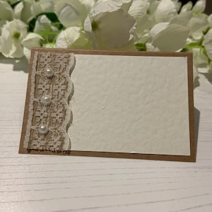 10er-Pack Hochzeitskarten zum Schreiben Ihrer Gästenamen - Rustikales Hessisches Band mit Spitze & Perlen