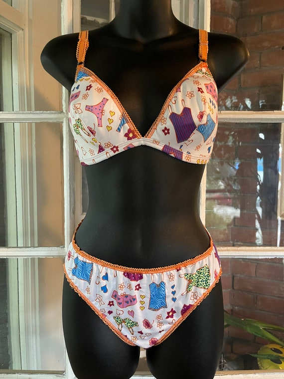 VTG 90s Bra & Panties Set One 2 One Lingerie Print 36C / XL Bottoms Never  Worn 