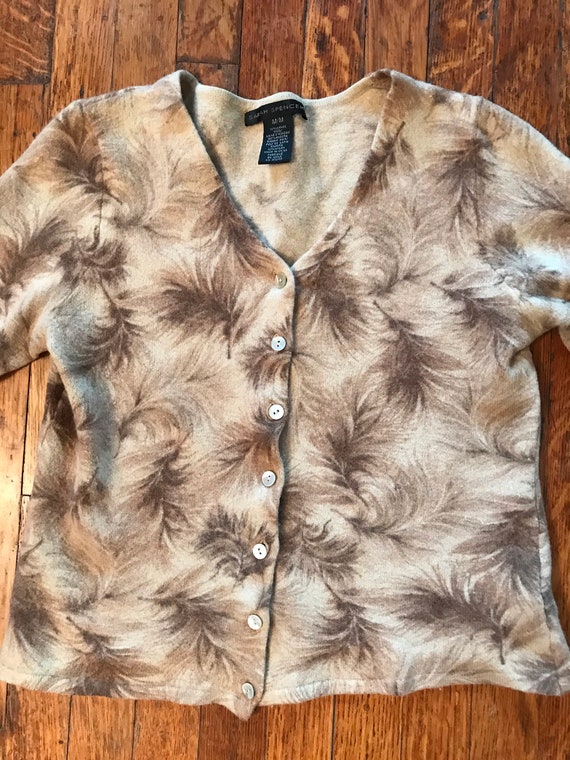 Vtg Sarah Spencer Beige Feather Print Mother of Pearl Button up