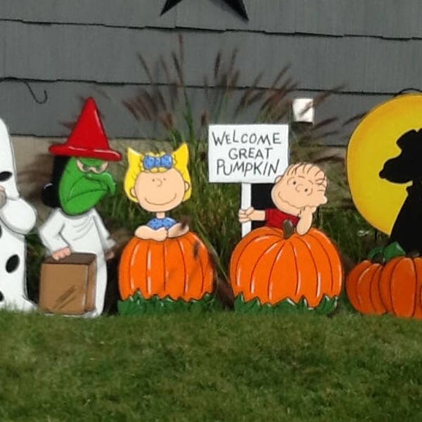 Hand Painted Set of 6 Peanuts Halloween Yard Art