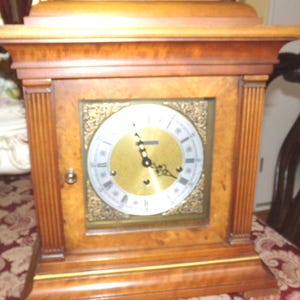 VINTAGE HOWARD MILLER Chime Mantel Clock Large Side Windows Works Great
