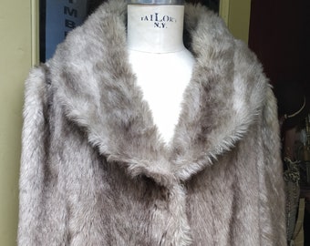 Vintage Faux Fur Silver  Coat / /Furly coat Vintage /Gray Coat Vintage / Winter Coat / Fashion Coat/