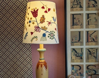 Vintage tabletlamp geborduurd // Vintage lampen