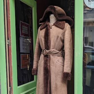 VTG Loewe Shearling Coat luxury with hood // Madrid 1846 made in spain sheepskin 70s
